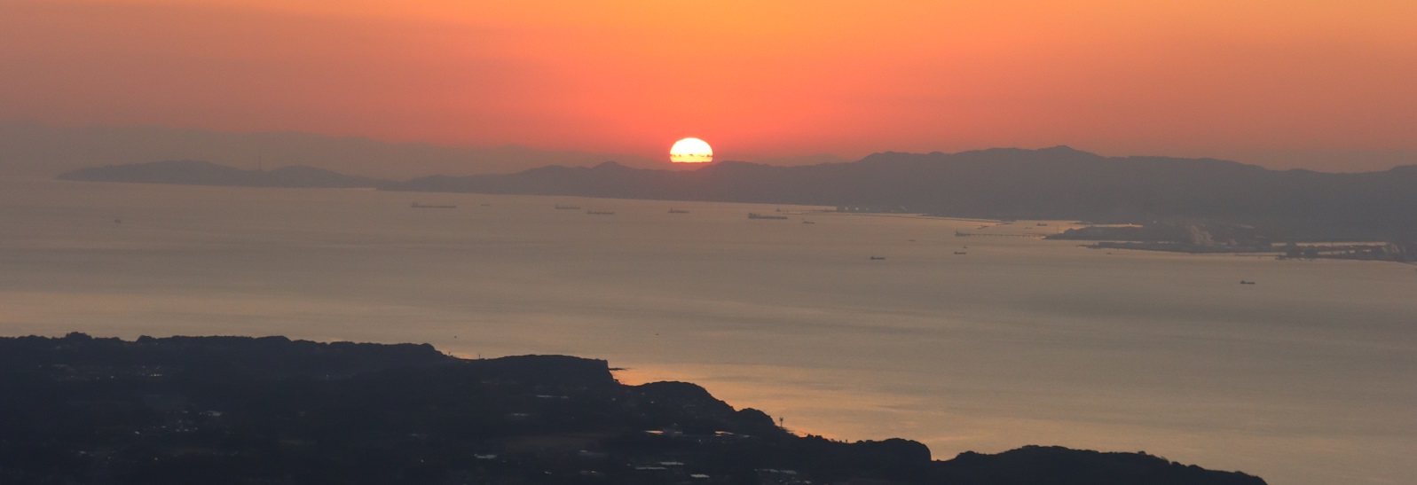 経塚山から見た日の出