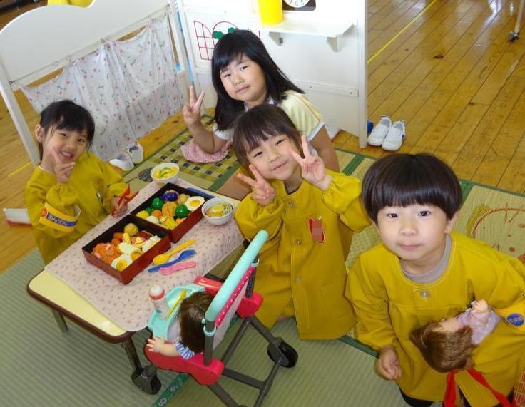 幼稚園のおままごと遊び風景の写真