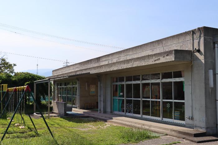 川崎幼稚園園舎及び園庭の写真