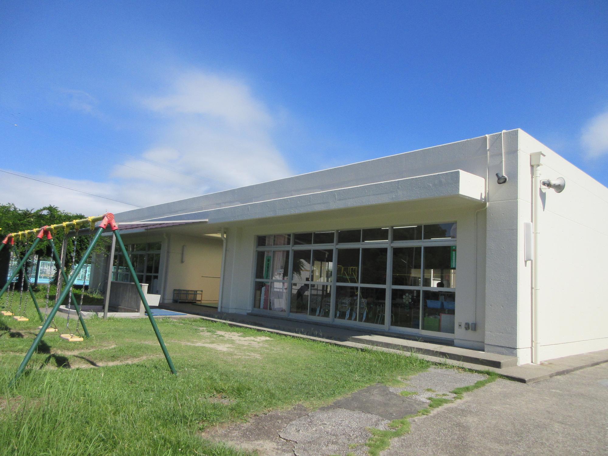 川崎幼稚園園舎及び園庭の写真