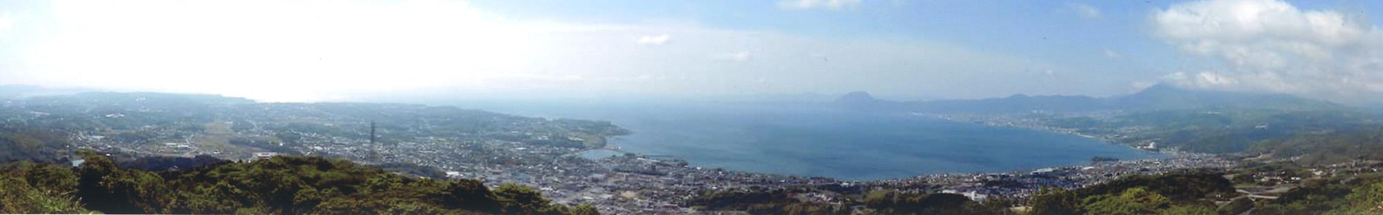 城山から海を望む風景のパノラマ画像